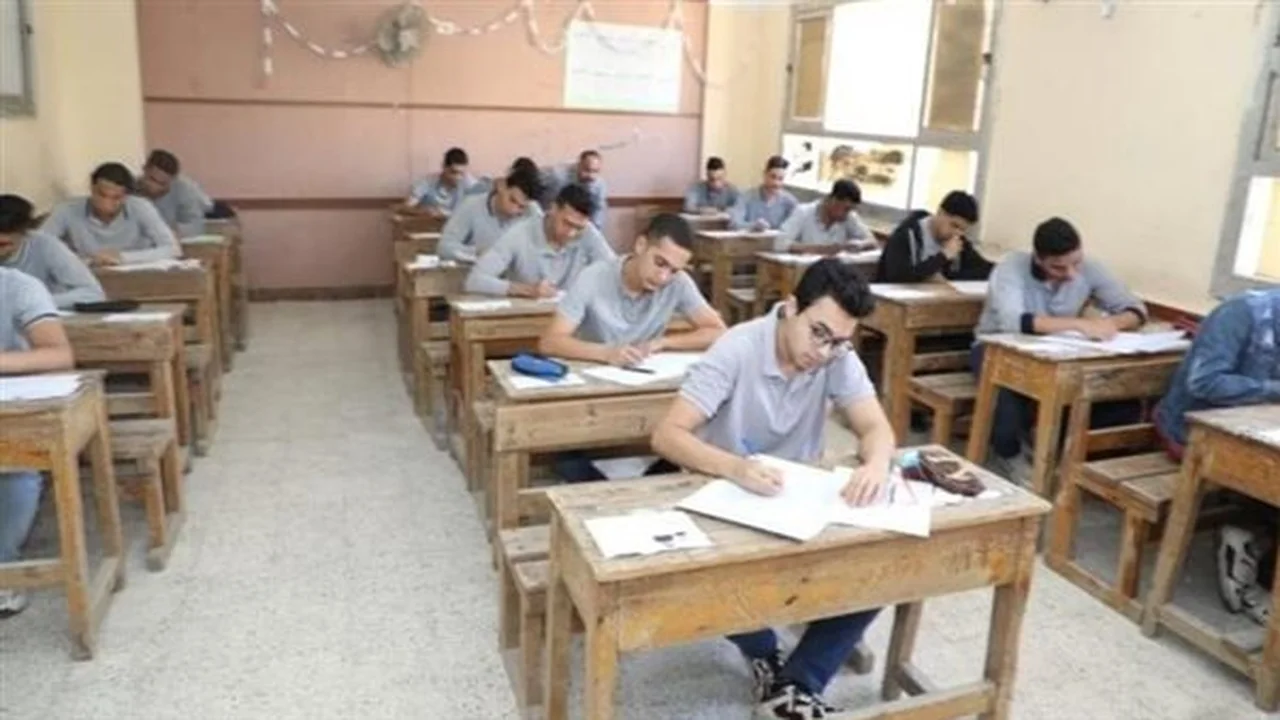امتحانات الدبلومات الفنية.. انطلاق الامتحانات التحريرية بجميع التخصصات